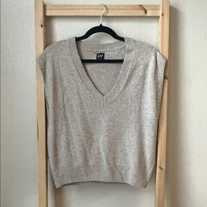 GAP Women's V-Neck Sweater Vest in Light Beige